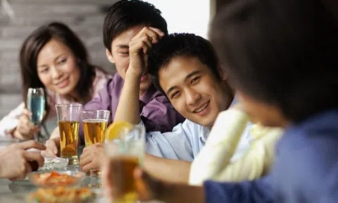 Anh chồng nhờ bạn chăm vợ và câu chuyện `tình yêu không có lỗi, lỗi ở bạn thân`